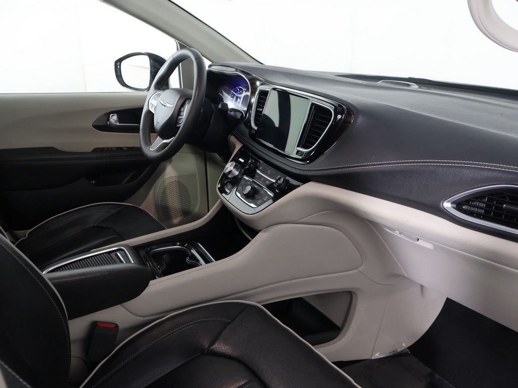Used 2023 Black Chrysler Limited image 30