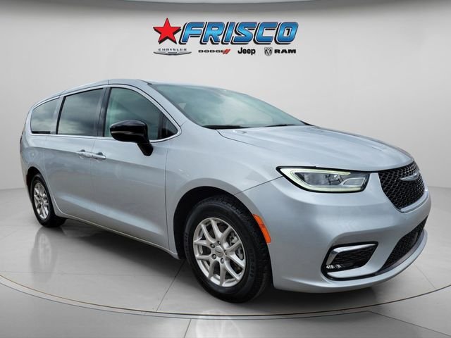 2024 Chrysler Pacifica Touring L's photo