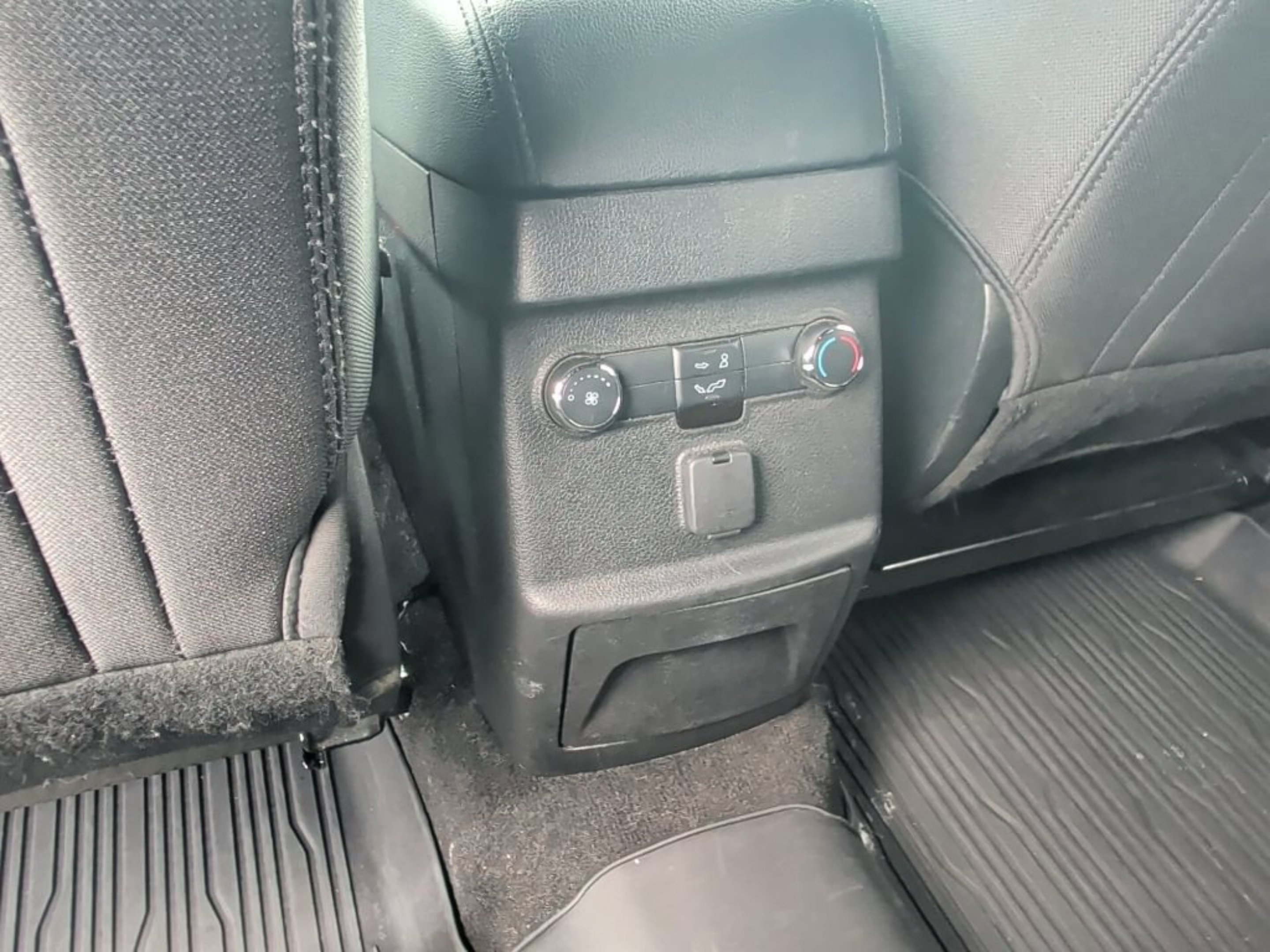Used 2018 Ingot Silver Ford XLT image 33