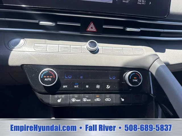 Used 2023  Hyundai SEL image 21