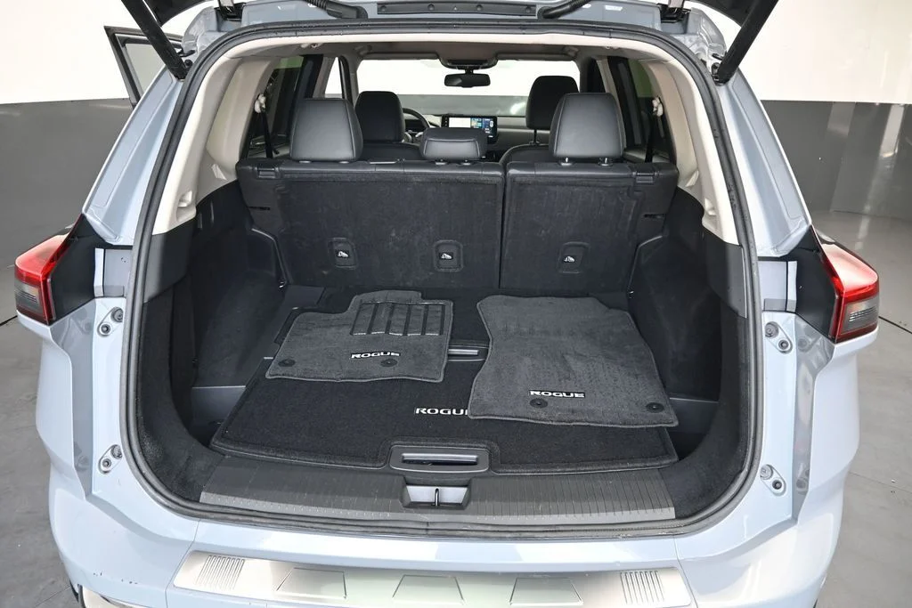 Used 2024 Gray Nissan Platinum image 15