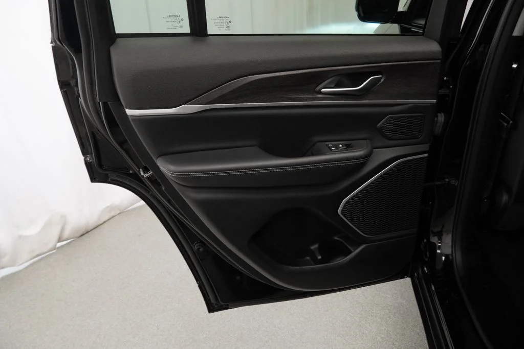 Used 2022 Black Jeep 4xe image 46