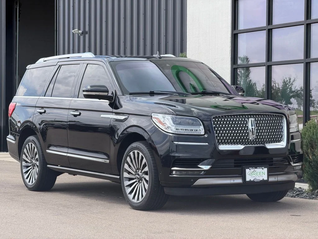 Used 2019 Black Lincoln Reserve image 4