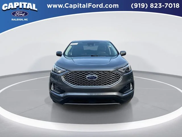 Used 2023 Gray Ford SEL image 3