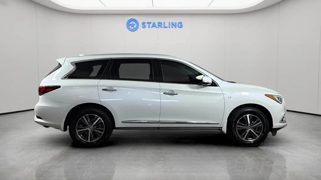 Used 2019 White INFINITI LUXE image 12