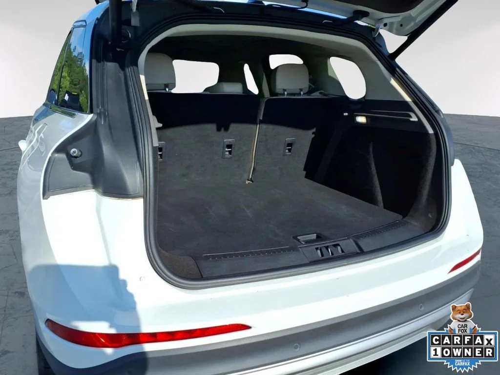 Used 2023 White Lincoln Standard image 11