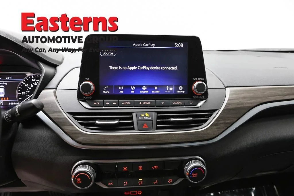 Used 2025 White Nissan 2.5 SV image 14