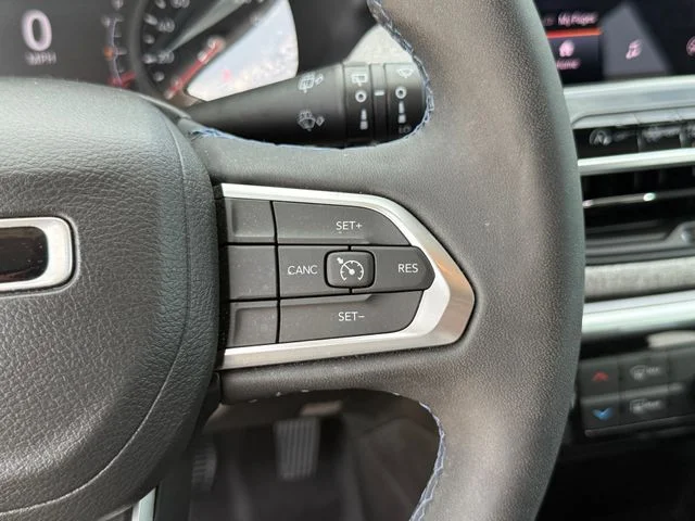 Used 2022 Gray Jeep Latitude image 15