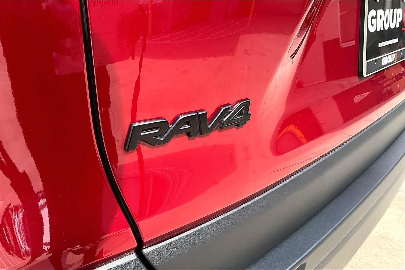 Used 2025 Ruby Flare Pearl Toyota XLE image 31
