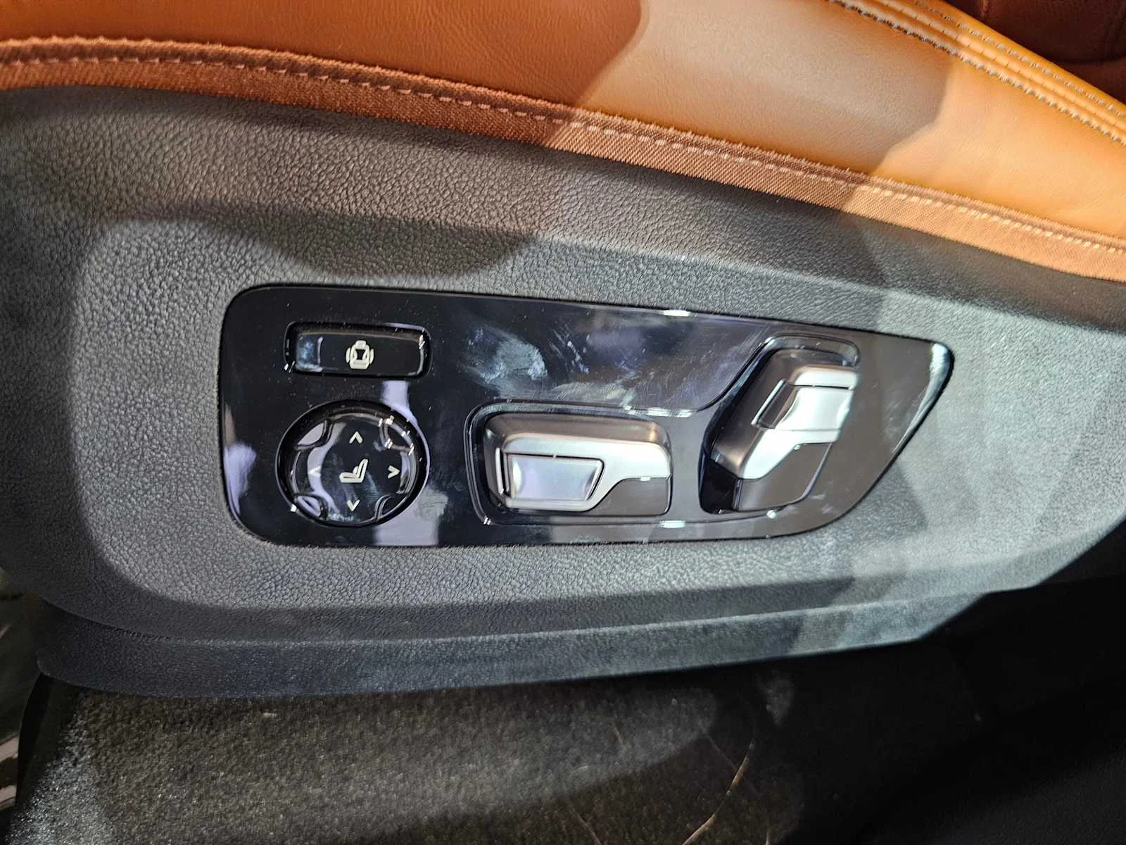 New 2026 Mineral White Metallic BMW M60i image 22