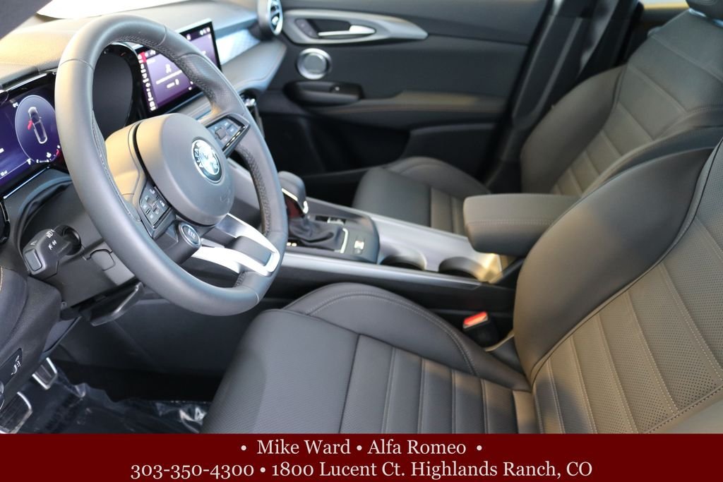 New 2025 Milano White Exterior Paint Alfa Romeo Base image 4
