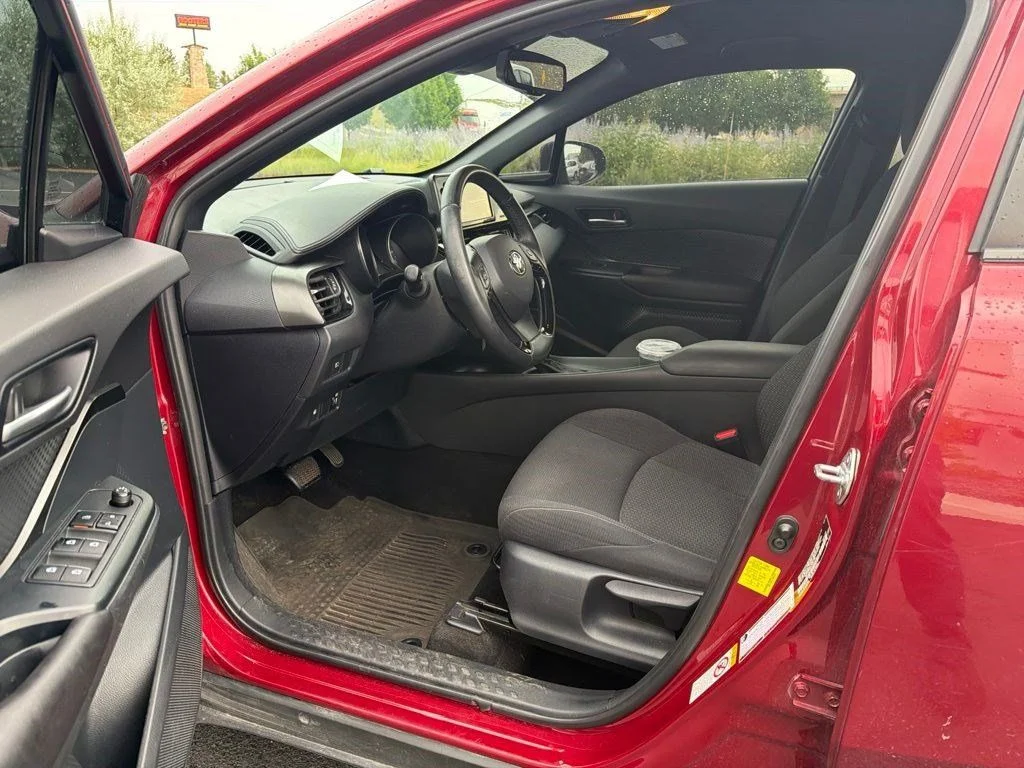 Used 2018 Red Toyota XLE image 10