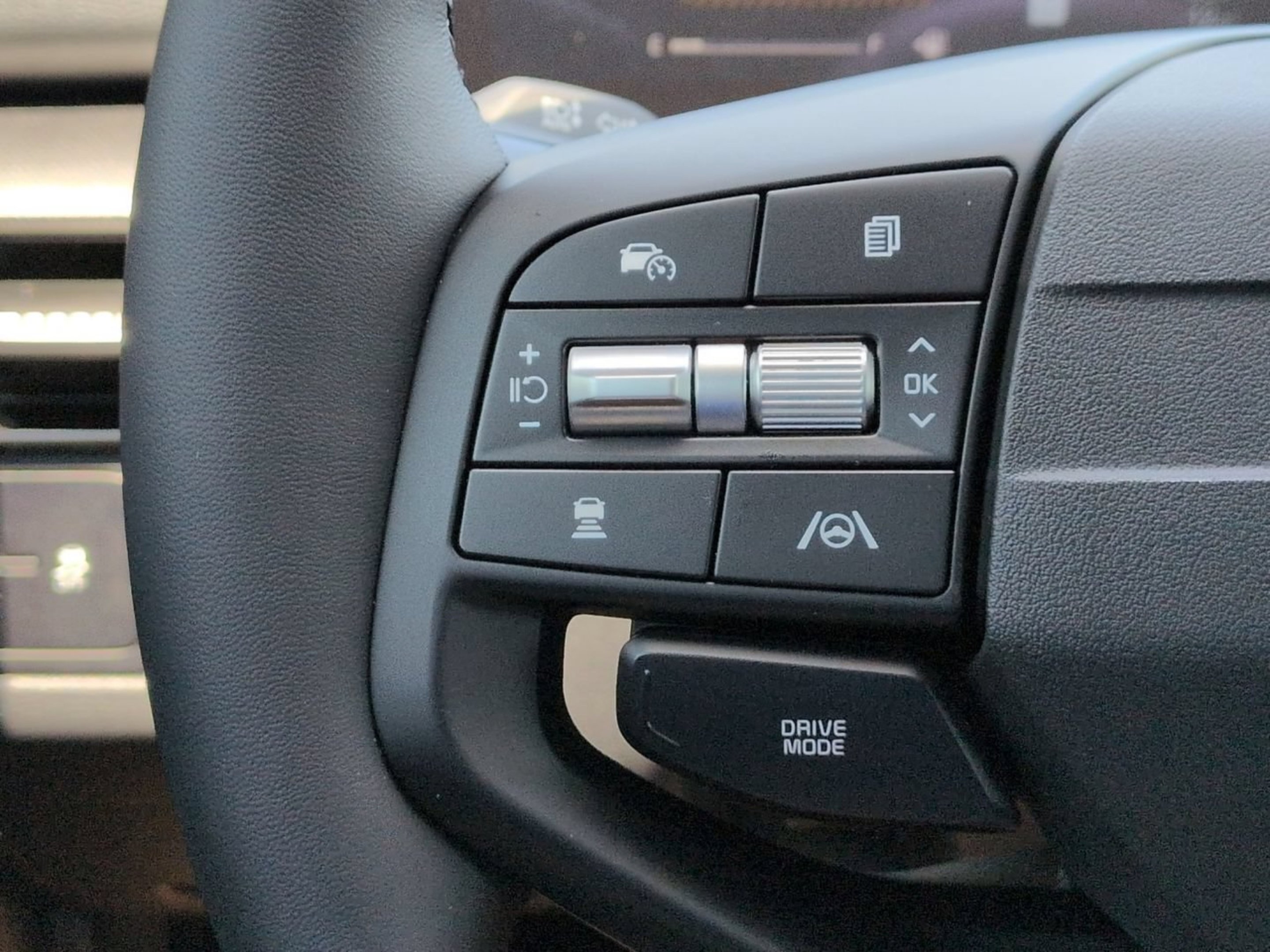 New 2026 Snow White Pearl Kia LX image 21