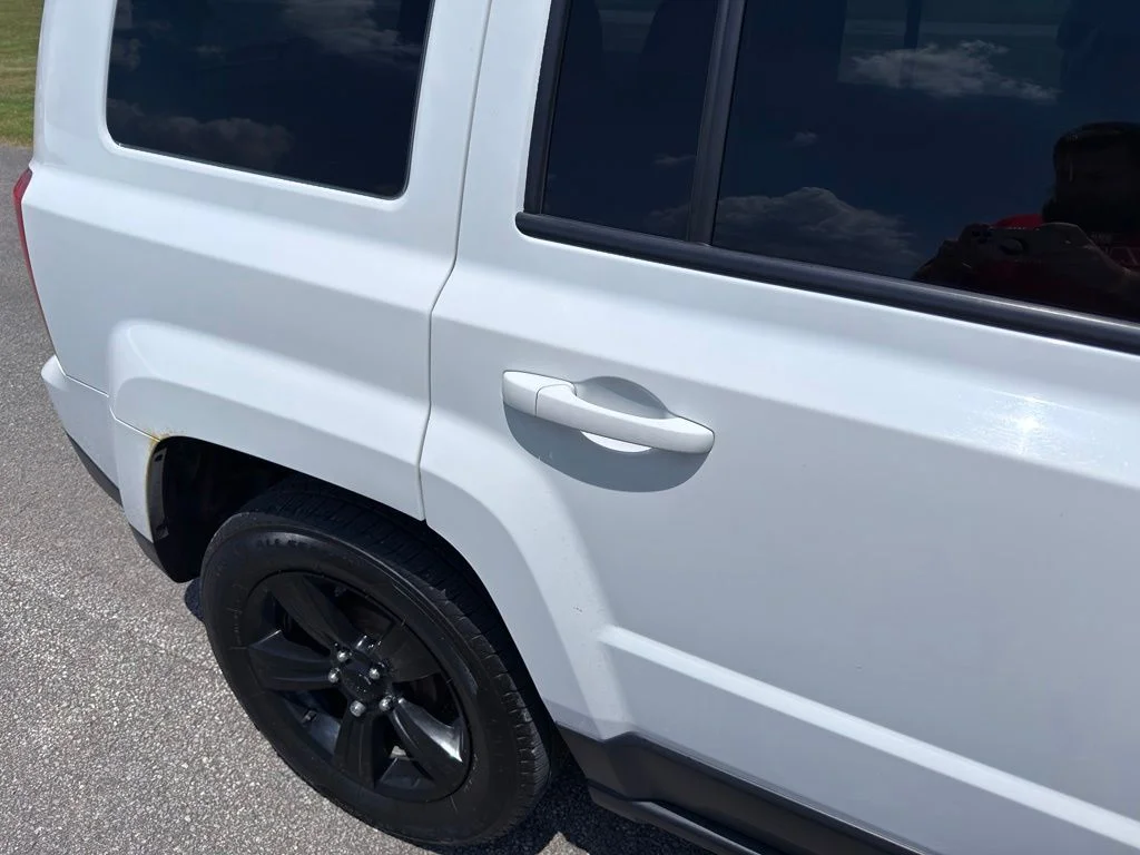 Used 2015 White Jeep Sport image 5