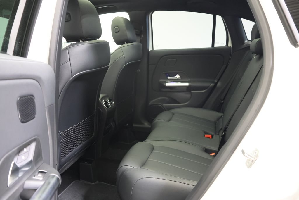 New 2026 Polar White Mercedes-Benz GLA 250 image 43