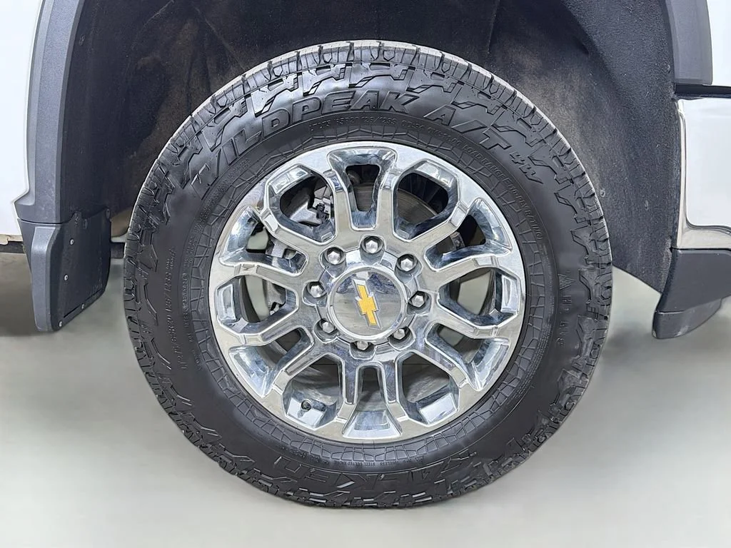 Used 2024 Summit White Chevrolet LTZ image 29
