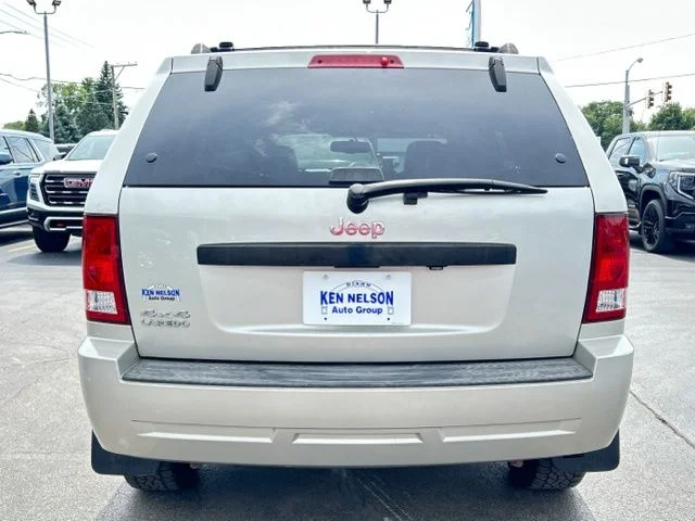 Used 2009 Light Graystone Pearl Jeep Laredo image 8