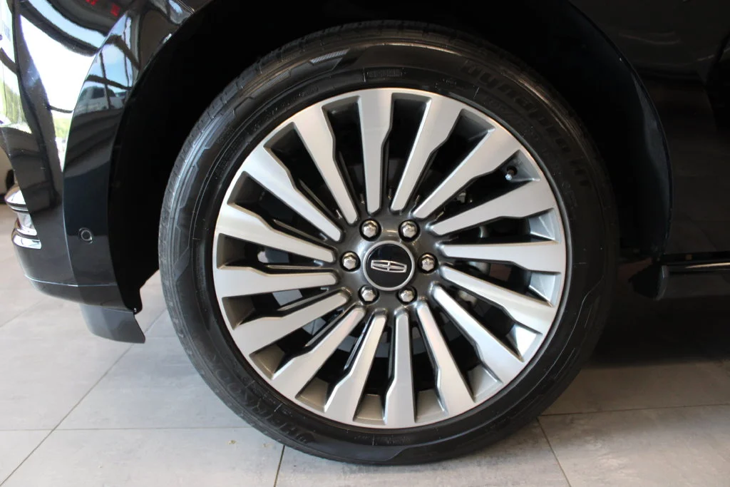 Used 2021 Black Lincoln Reserve image 10