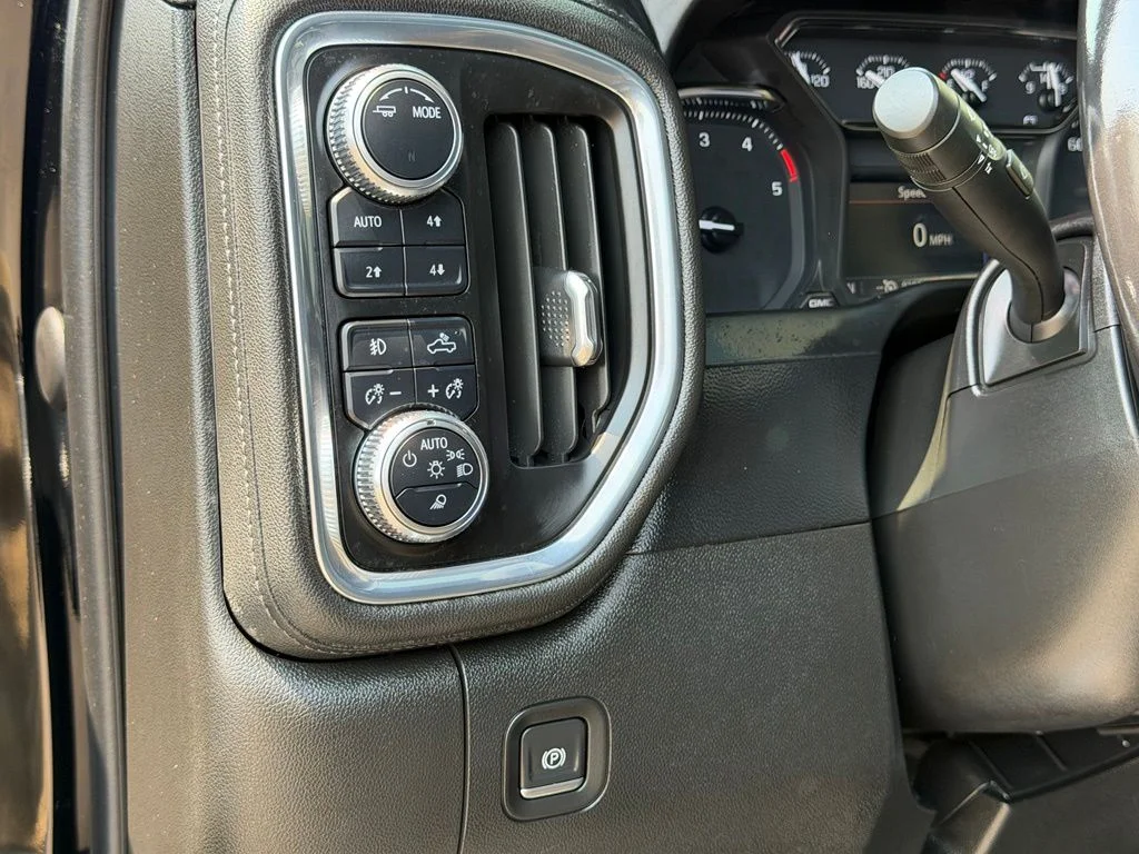 Used 2022 Black GMC SLT image 24