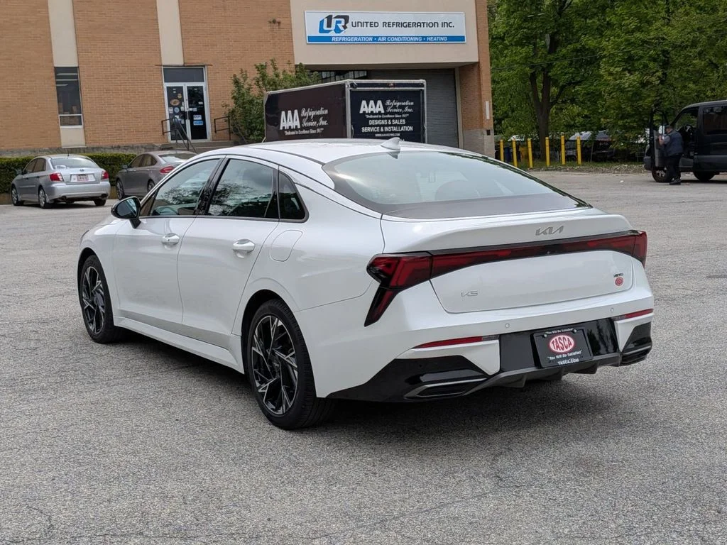 Used 2025 White Kia GT-Line image 7