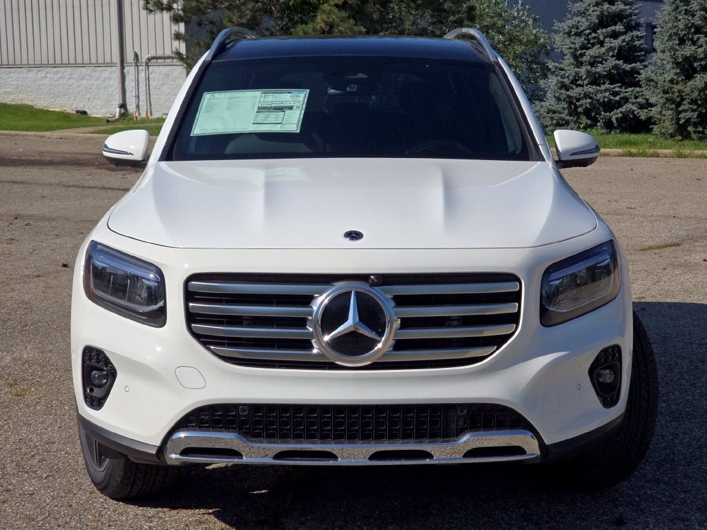 New 2026 Polar White Mercedes-Benz GLB 250 image 46