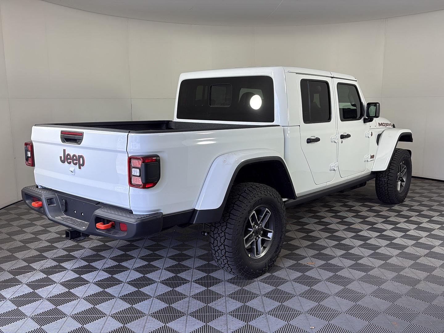 New 2026 Bright White Clear-Coat Exterior Paint Jeep Mojave image 4