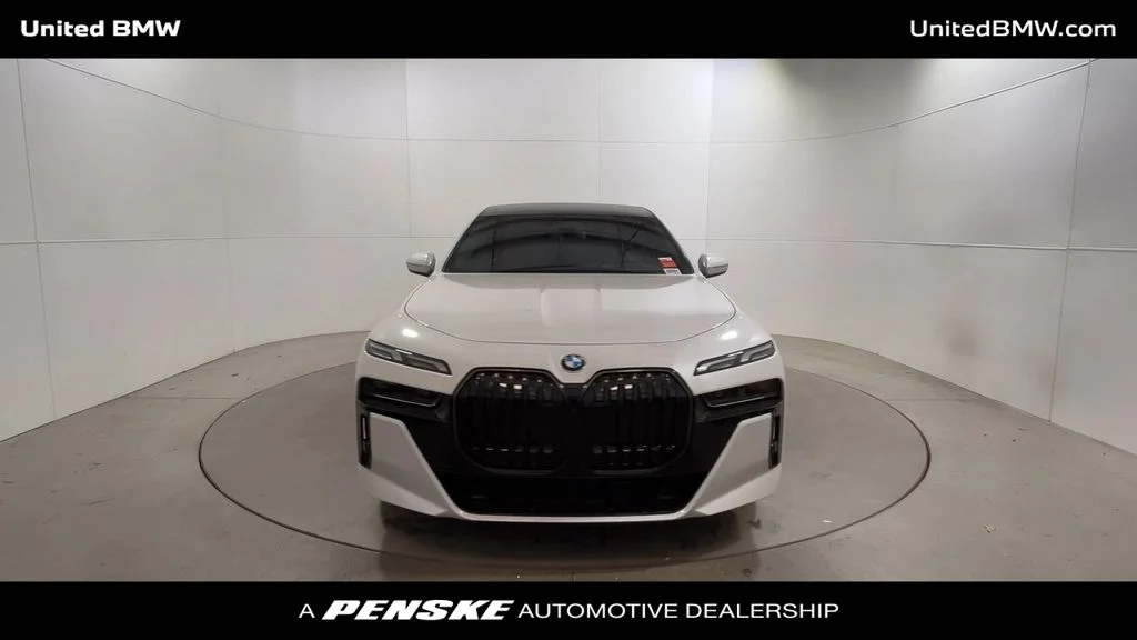 Used 2025 Mineral White Metallic BMW 760i xDrive image 3