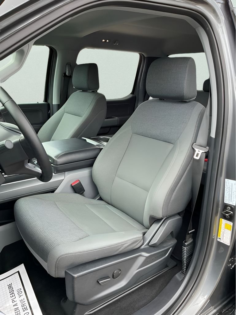 Used 2025 Gray Ford XLT image 17