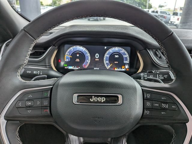 Used 2025 Silver Jeep Laredo X image 25
