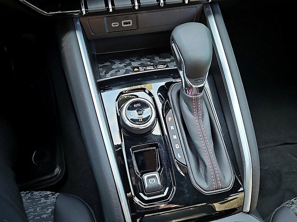 2025 Chevrolet Colorado Z71 - Photo 18