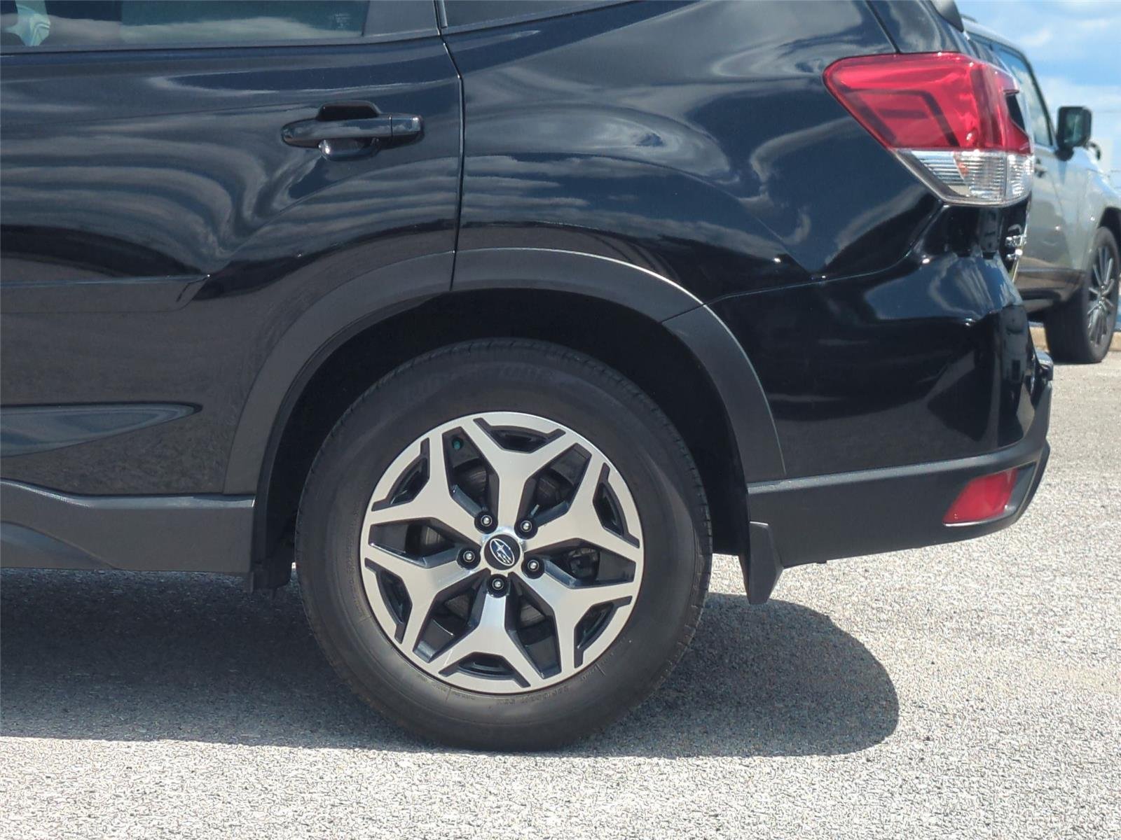 Used 2023 BLACK SUBARU PREM image 11