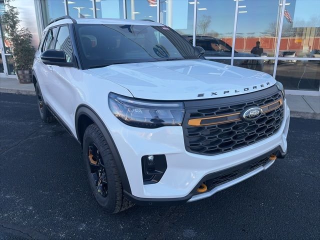 New 2026 Star White Metallic Tri-Coat Ford Tremor® image 2