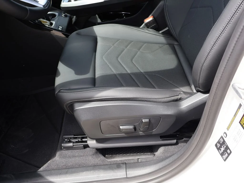 2025 BMW X1 28i - Photo 46