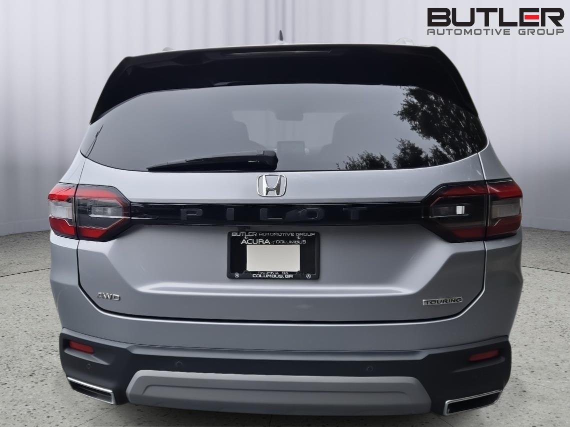 Used 2024 Lunar Silver Metallic Honda Touring image 9