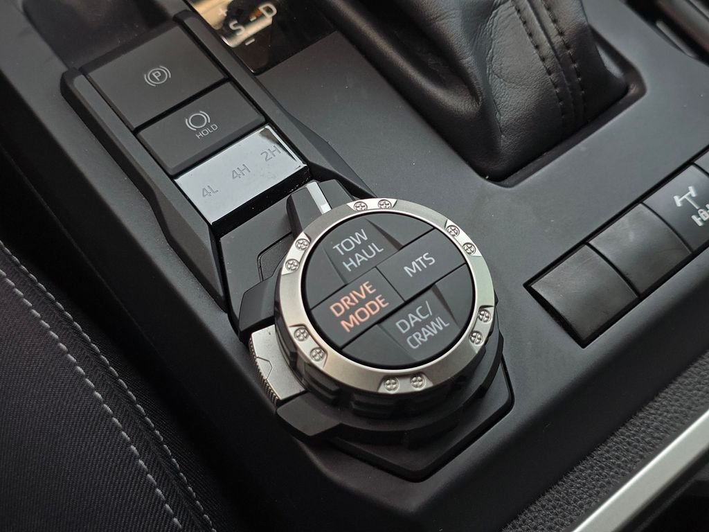Used 2025  Toyota  image 34