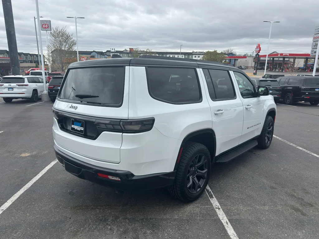 New 2026 Bright White Clear-Coat Exterior Paint Jeep Upland image 5