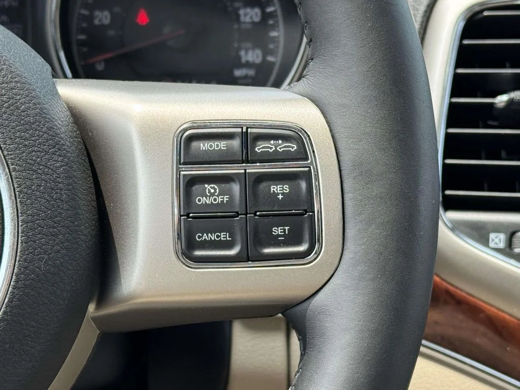 Used 2013 Gray Jeep Limited image 22