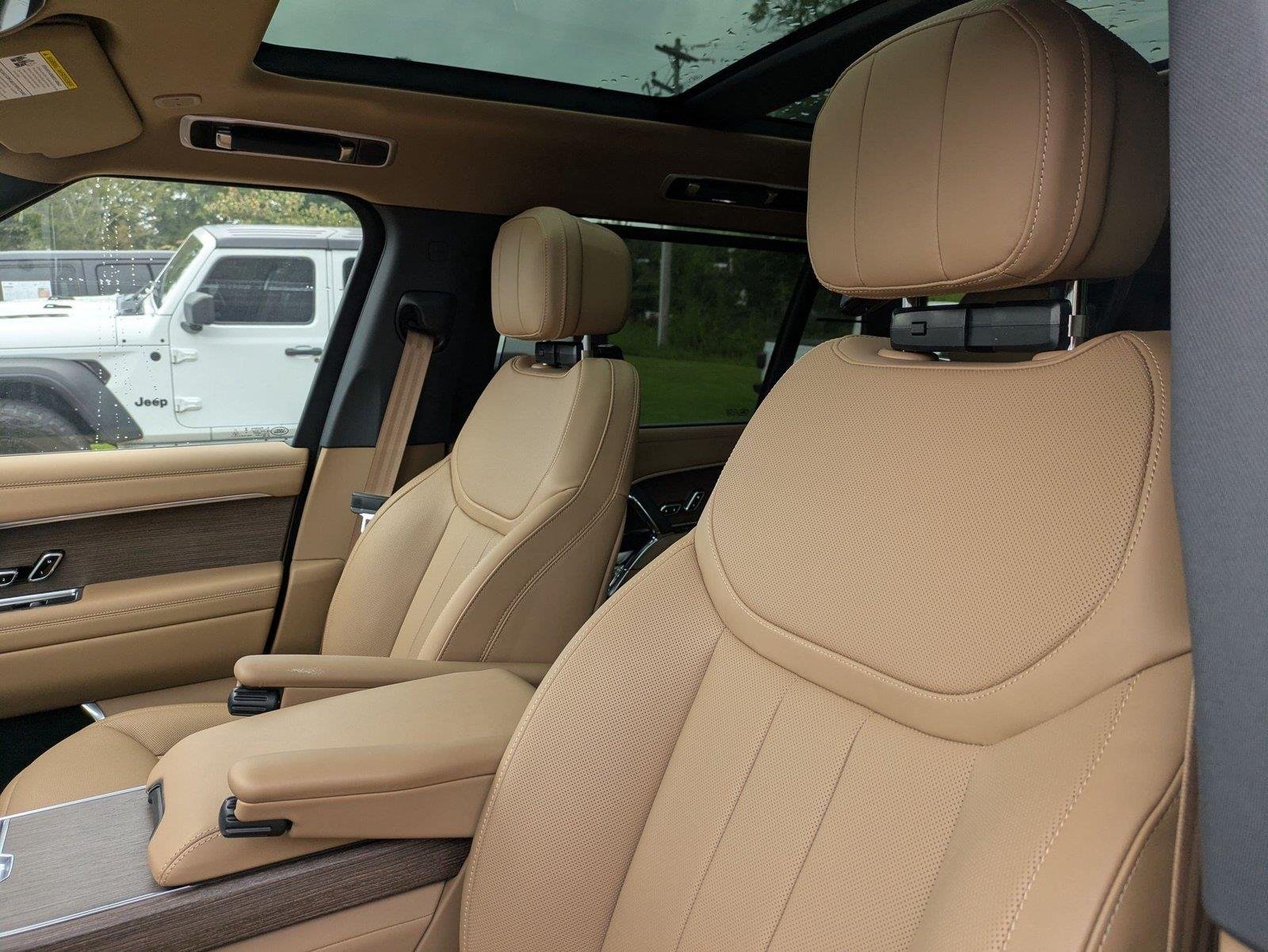 New 2026 Belgravia Green Land Rover SE image 14