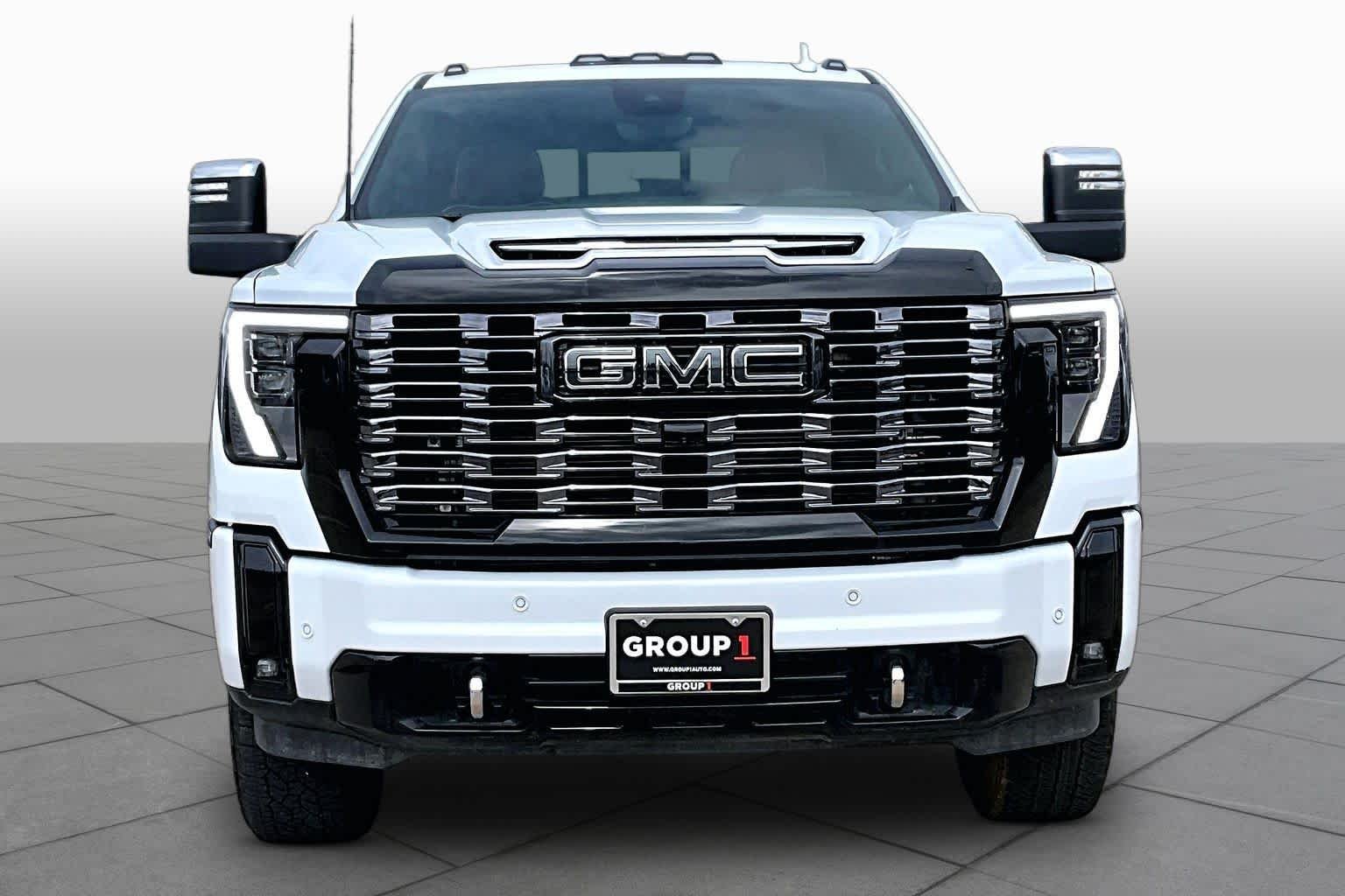 Used 2026 Glacier White Tricoat GMC Denali Ultimate image 4