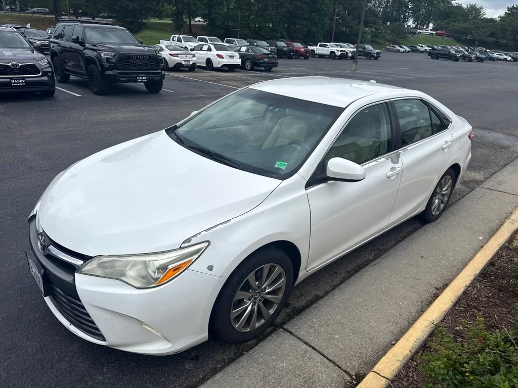 Used 2015 White Toyota XLE image 4