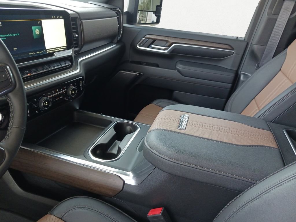 Used 2024 White Chevrolet High Country image 11