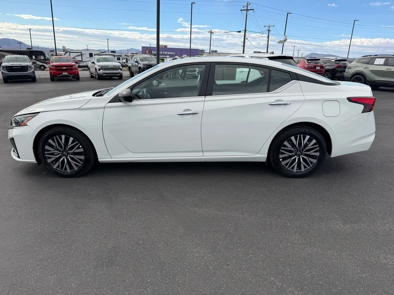 Used 2025 Glacier White Nissan SV image 6