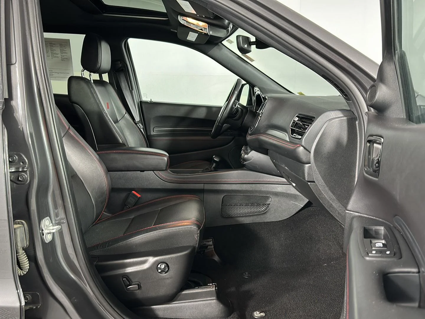 Used 2025 Vapour Grey Dodge R/T image 33