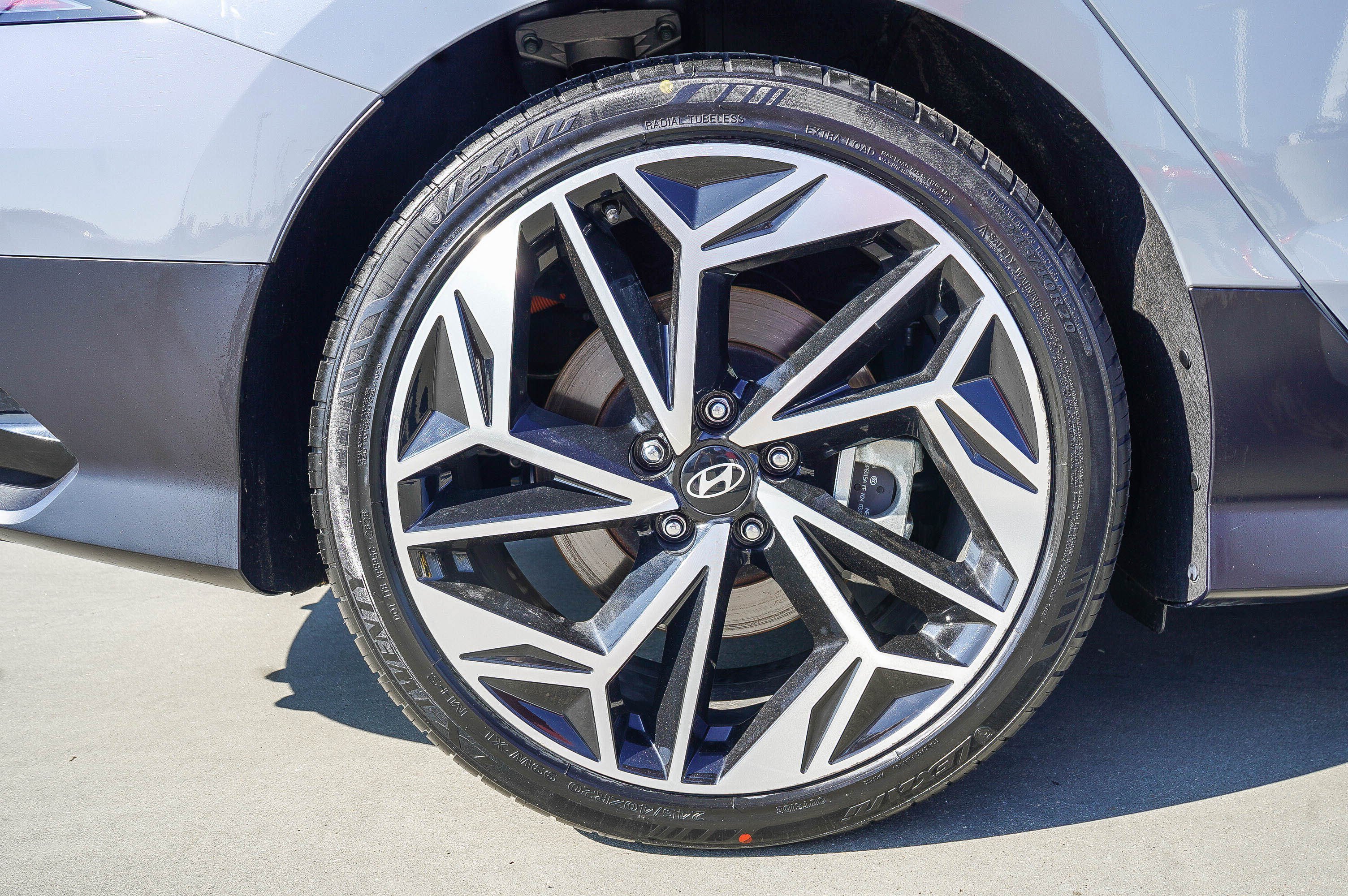 Used 2024 Transmission Blue Hyundai SEL image 9
