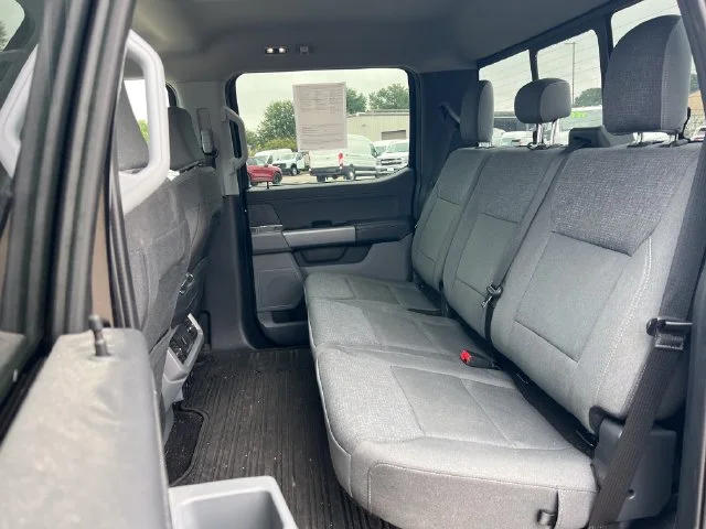 Used 2024 Black Ford XLT image 18