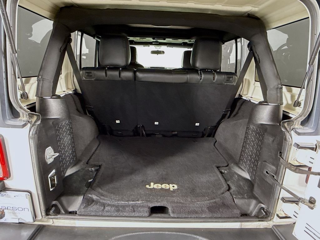 Used 2015 White Jeep Unlimited Sport image 19