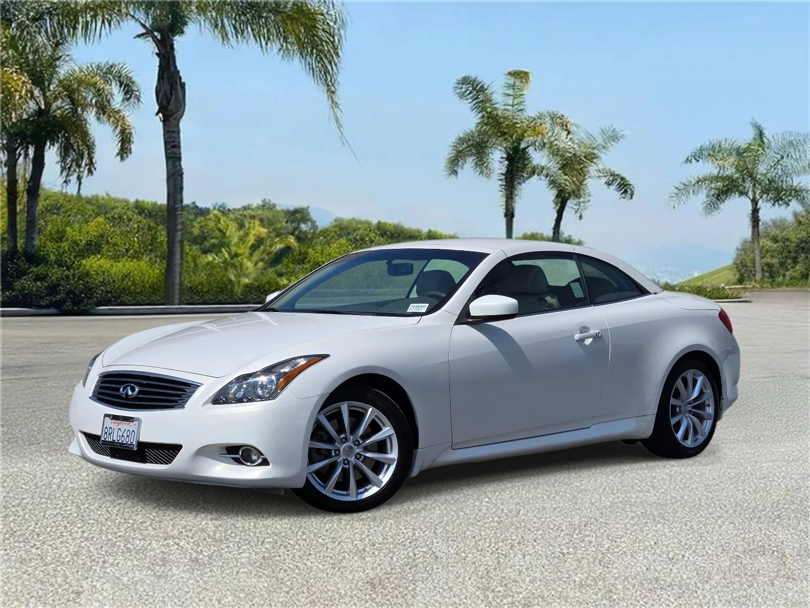 Used 2011 Moonlight White INFINITI 2dr Base image 1