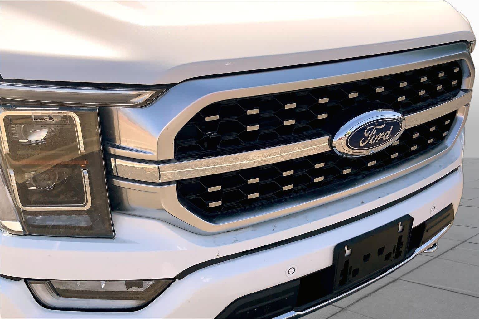 Used 2022 Star White Metallic Tri-Coat Ford Platinum image 32