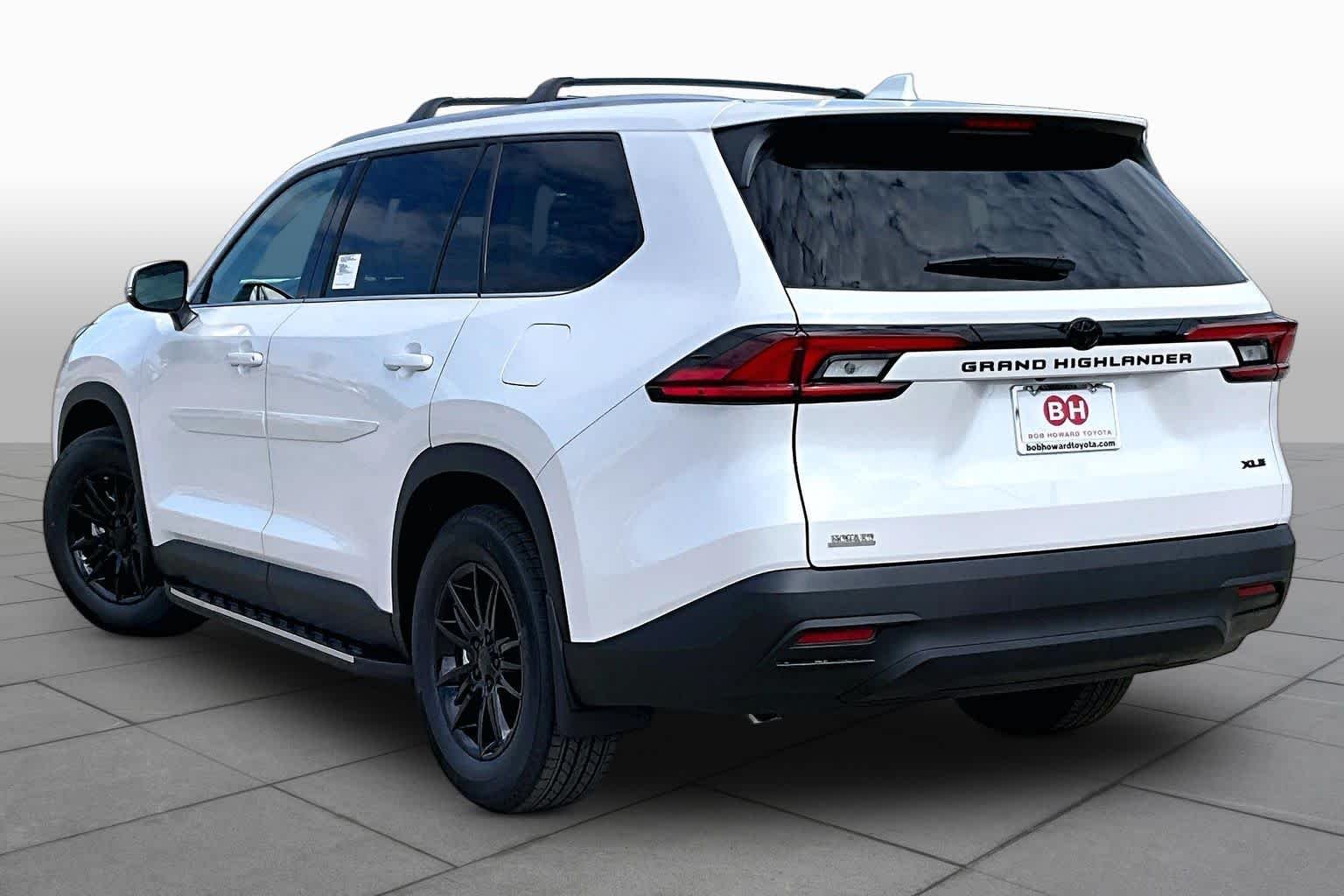 New 2026 Wind Chill Pearl Toyota XLE image 12