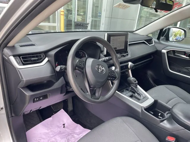 2024 Toyota RAV4 XLE - Photo 18